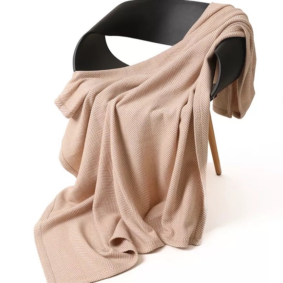 100% Wool Tan and Ivory Soft Herringbone Throw Blanket 53"x69" - Picture 2 of 13